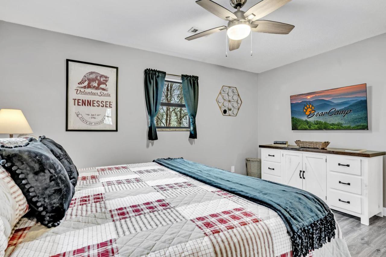 The Cozy Cove, Hot Tub, Wifi, 1089 Free Tickets Each Paid Day, Dollywood And More Sevierville Kültér fotó