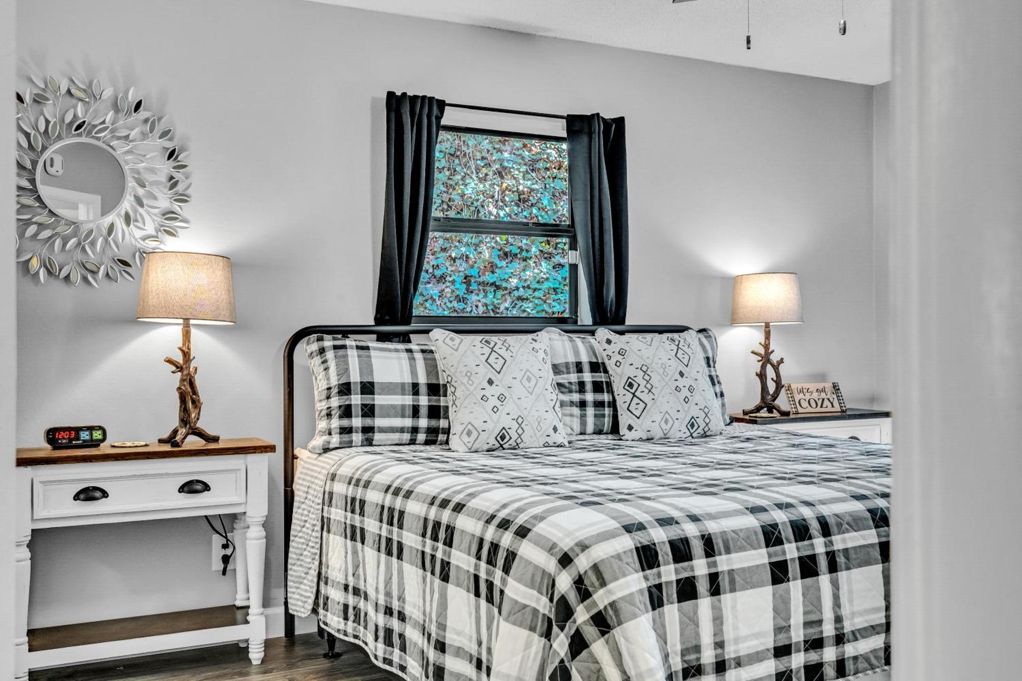The Cozy Cove, Hot Tub, Wifi, 1089 Free Tickets Each Paid Day, Dollywood And More Sevierville Kültér fotó