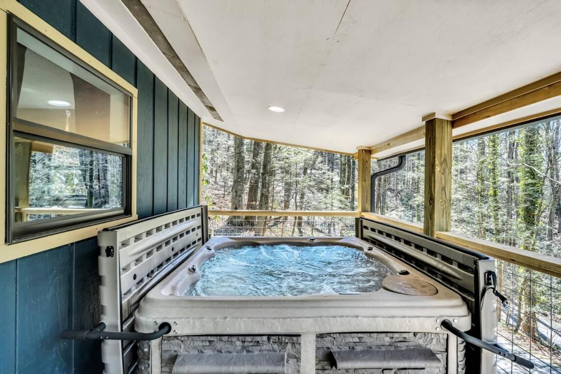 The Cozy Cove, Hot Tub, Wifi, 1089 Free Tickets Each Paid Day, Dollywood And More Sevierville Kültér fotó